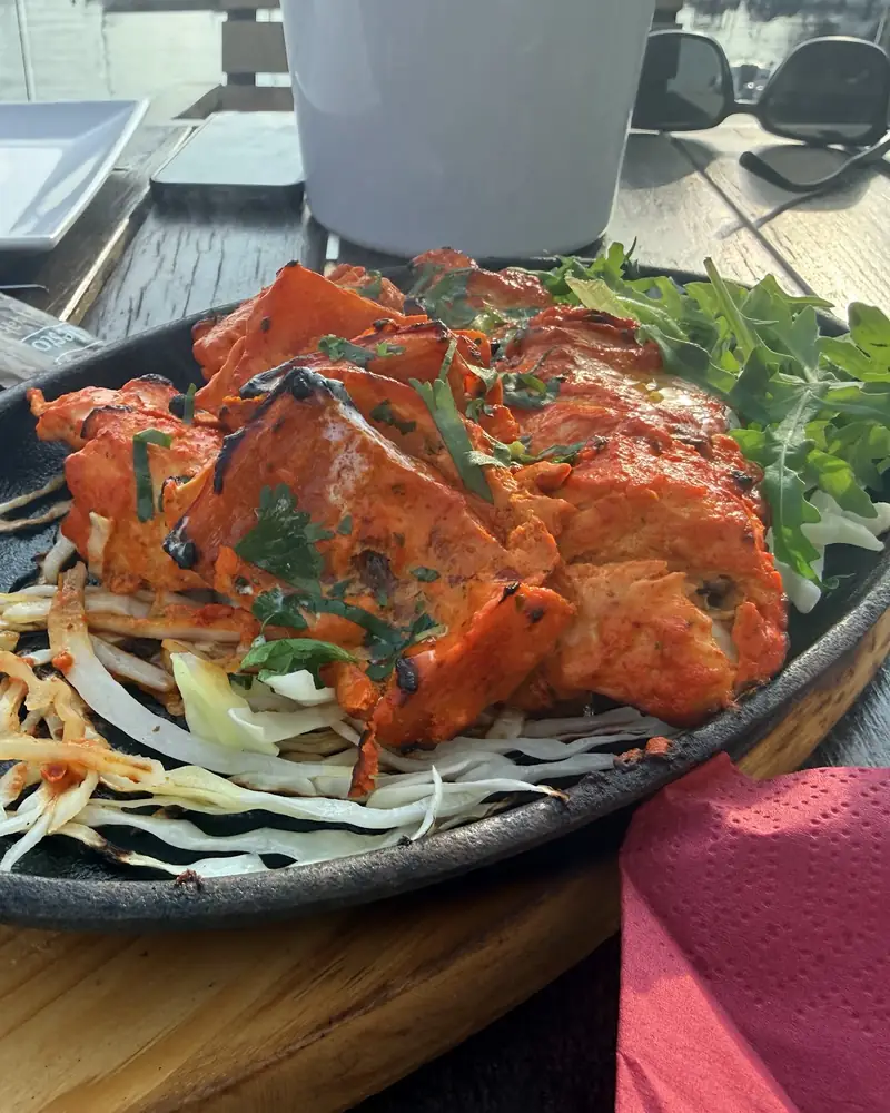 Tandoor na skwierczącej płycie